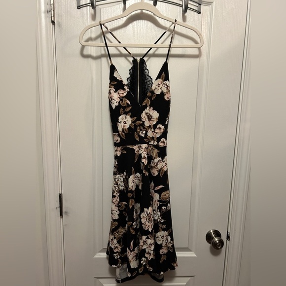 Iris Los Angeles Mini Dress women’s M back lace cutout black florall preppy NWT - Picture 1 of 16